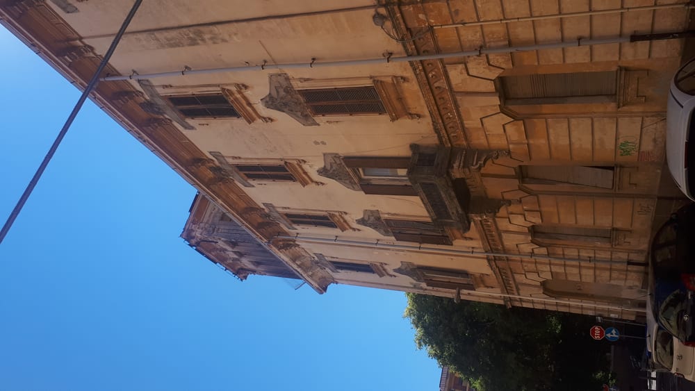 Facciata della casa natale di Berlinguer a Sassari.